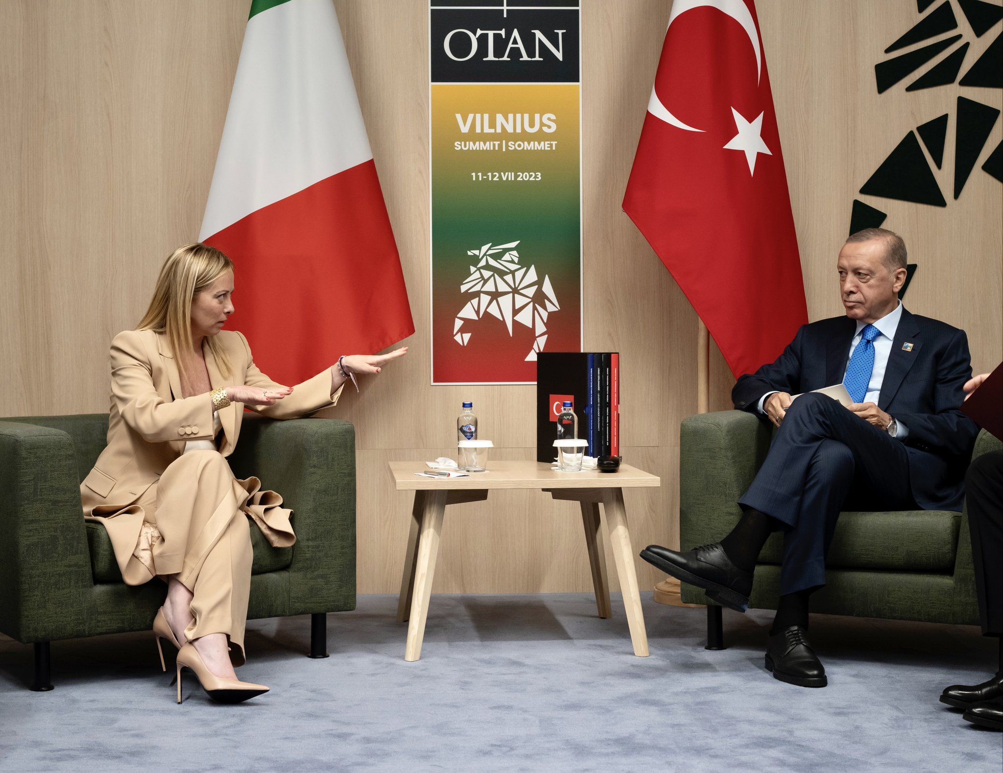 Scopri di più sull'articolo L’ITALIA ARMA ERDOGAN PER LA CAMPAGNA DI STERMINIO DEL POPOLO KURDO
