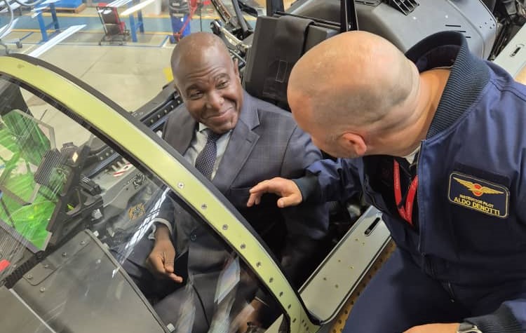 Al momento stai visualizzando La Nigeria fa shopping di armi da Leonardo