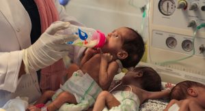 Scopri di più sull'articolo Intervista: La piccola Omnia potrà evacuare, il papà Mahmoud è invece destinato a sopravvivere sotto le bombe